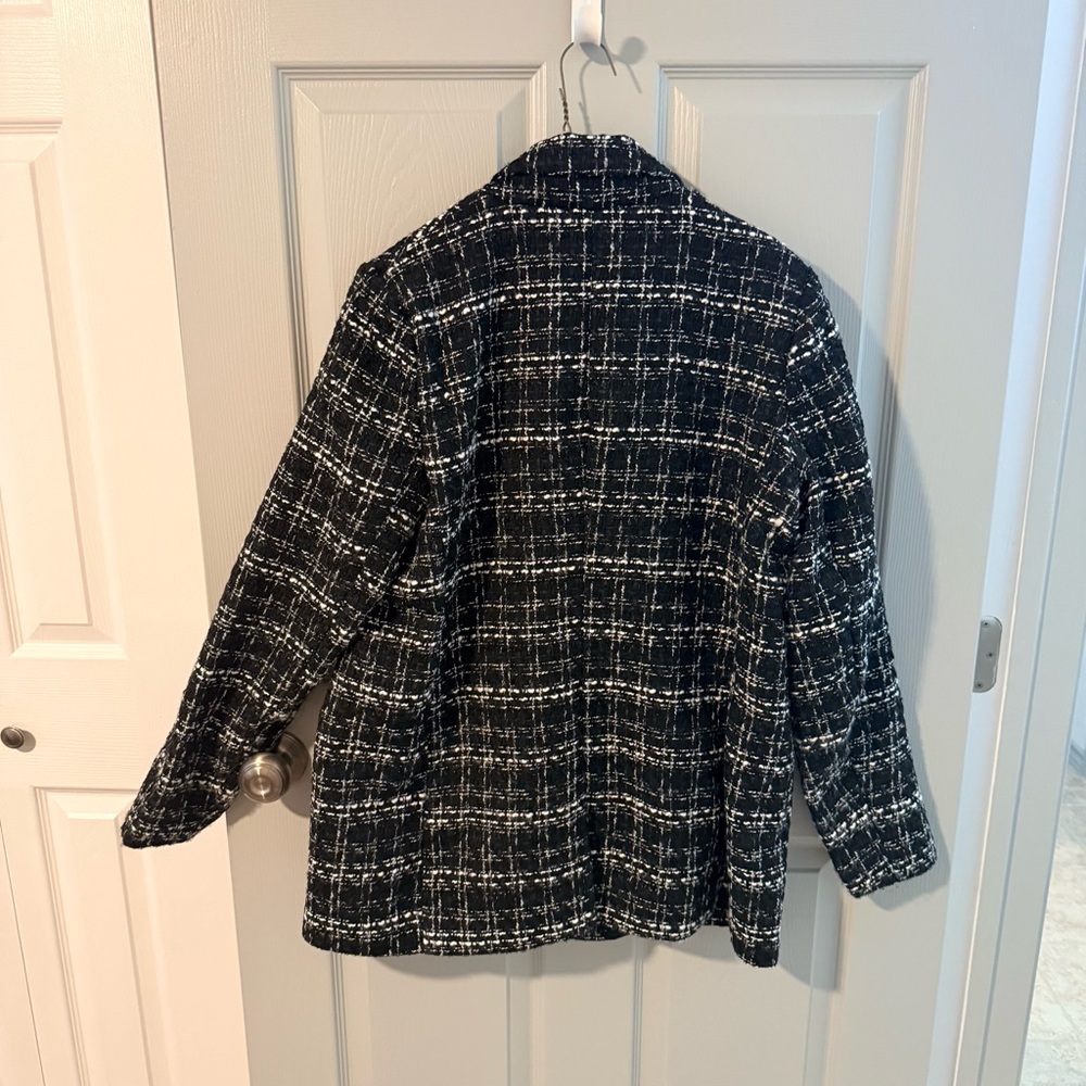 The Drop Women's Blake Long Blazer in Black Boucle - Picture 5 of 5
